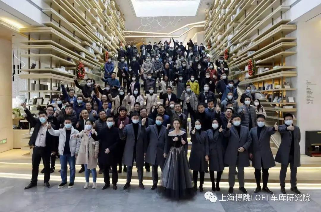 图木舒克全国一百多人在华侨城汉口道6号参观研讨LOFT专利车库技术！